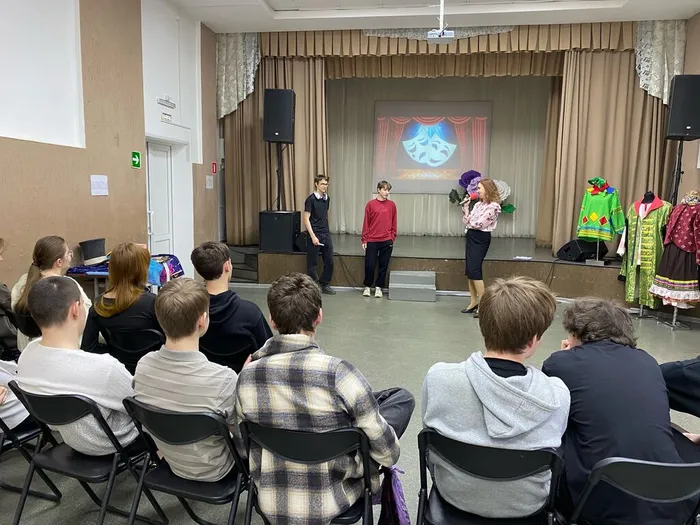 Тематическая программа «За кулисами театра»