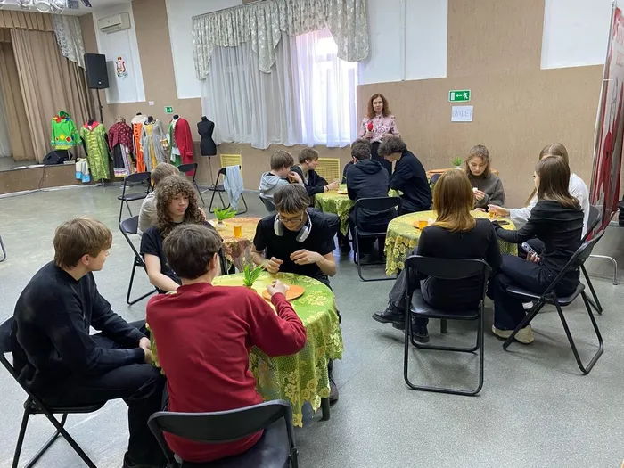 Тематическая программа «За кулисами театра»