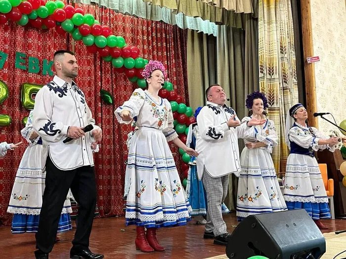 Поздравление народного ансамбля народной песни «Припевка» 
с юбилеем