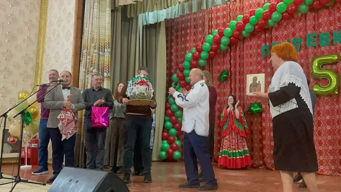 Поздравление народного ансамбля народной песни «Припевка» 
с юбилеем