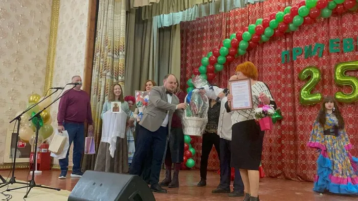 Поздравление народного ансамбля народной песни «Припевка» 
с юбилеем