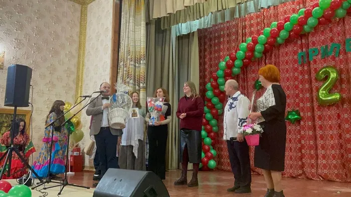 Поздравление народного ансамбля народной песни «Припевка» 
с юбилеем